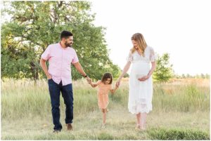 Outdoor maternity mini session