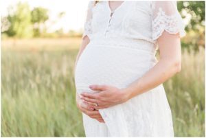 Outdoor maternity mini session