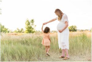 Outdoor maternity mini session